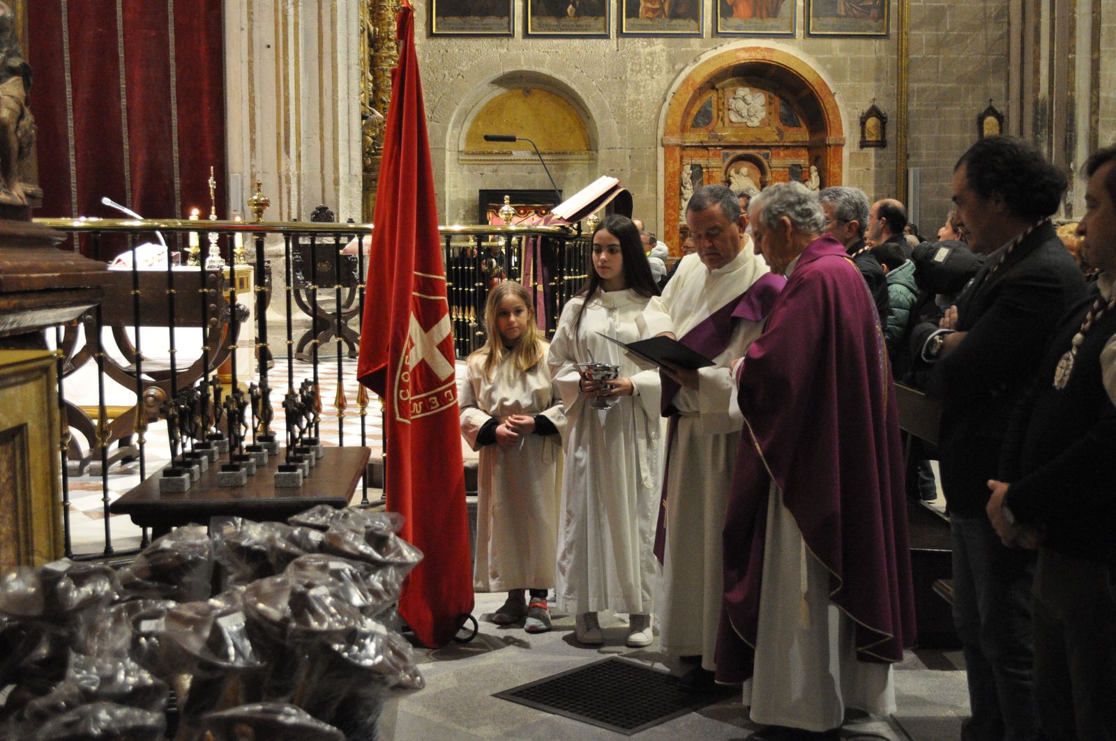 entrada-de-nuevos-hermanos-y-reconocimiento-a-mayordomos-de-la-cofradia-del-silencio-2023-4