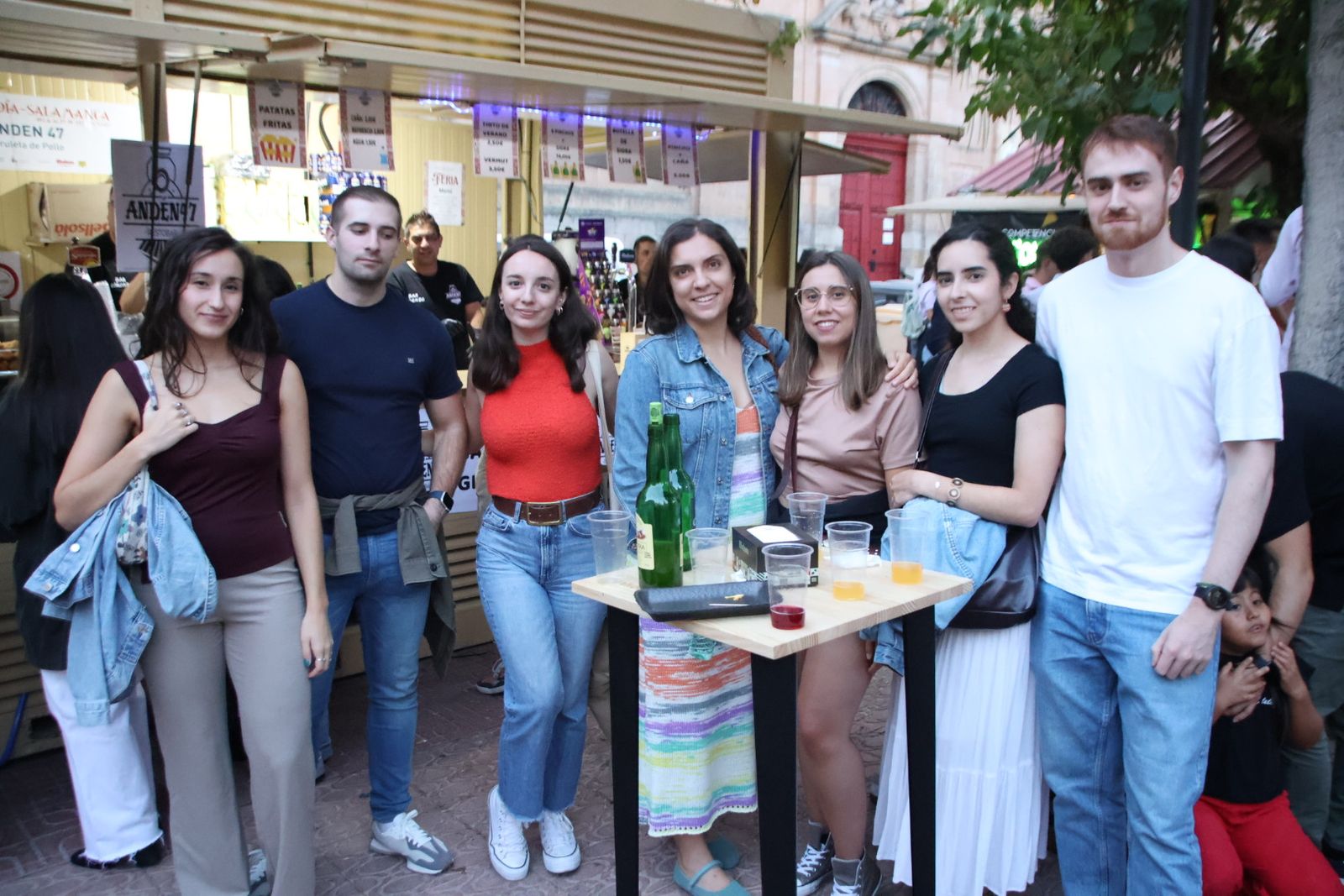 Ambiente de las casetas el  jueves por la tarde noche
