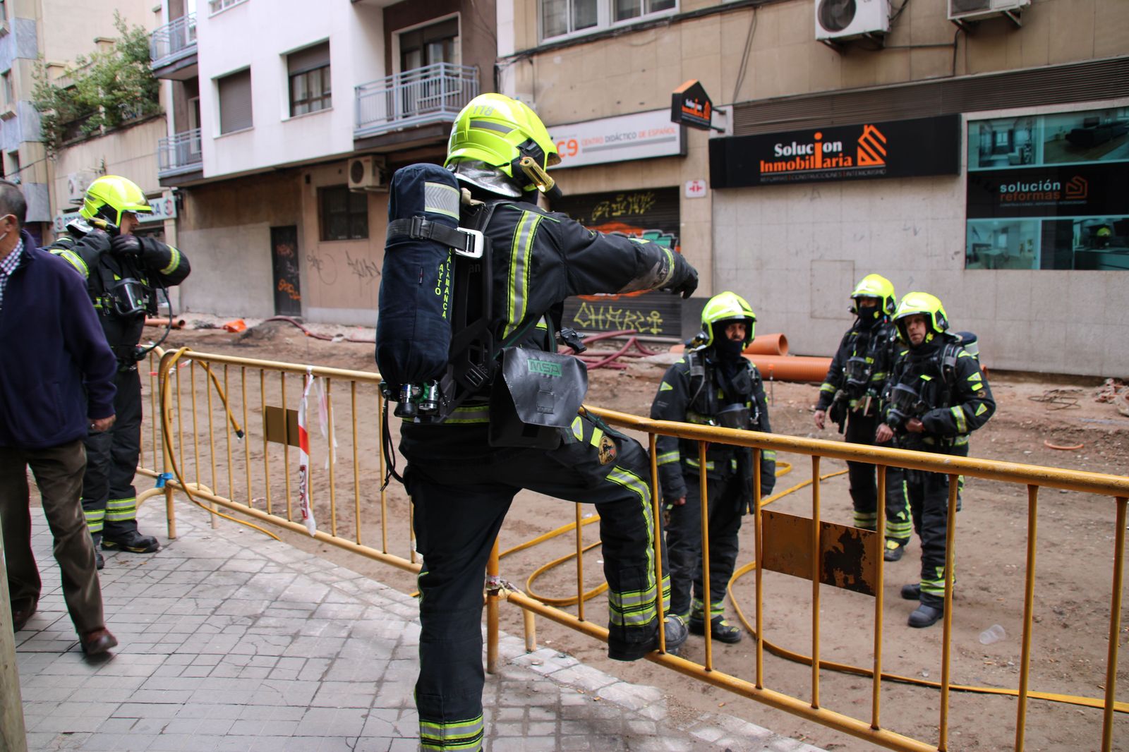 intervencion-de-bomberos-en-la-avenida-de-italia-8