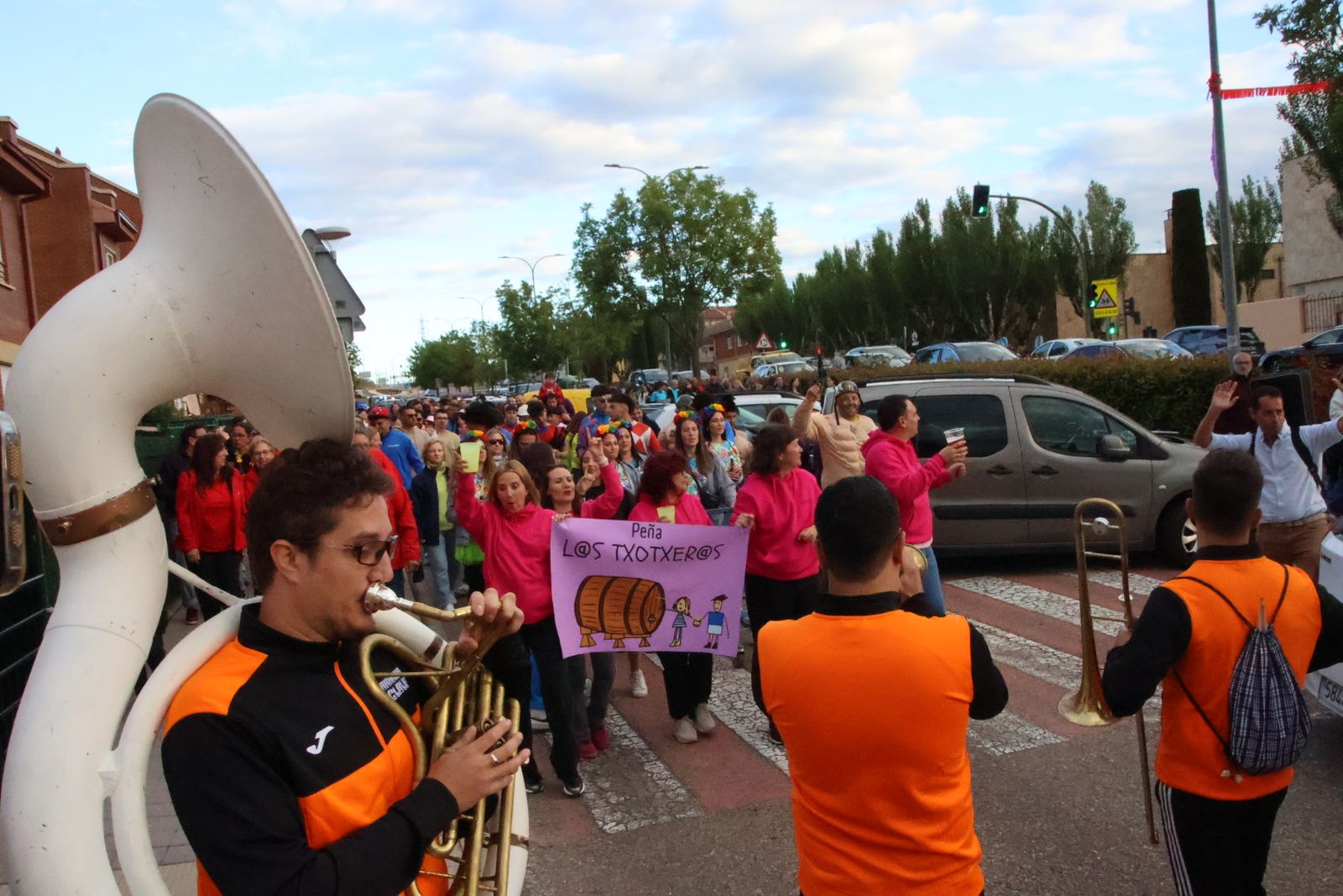  Villamayor, concentración y pasacalles de grupos y peñas