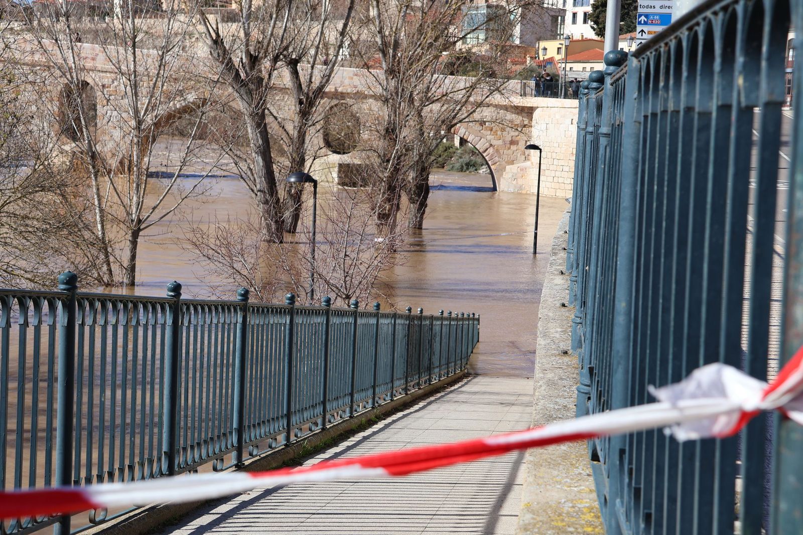 GALERÍA | El Duero muestra su fuerza con una importante crecida tras las lluvias
