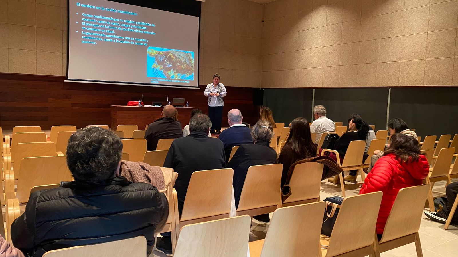 conferencia-sobre-la-importancia-del-cordero-en-las-religiones-6