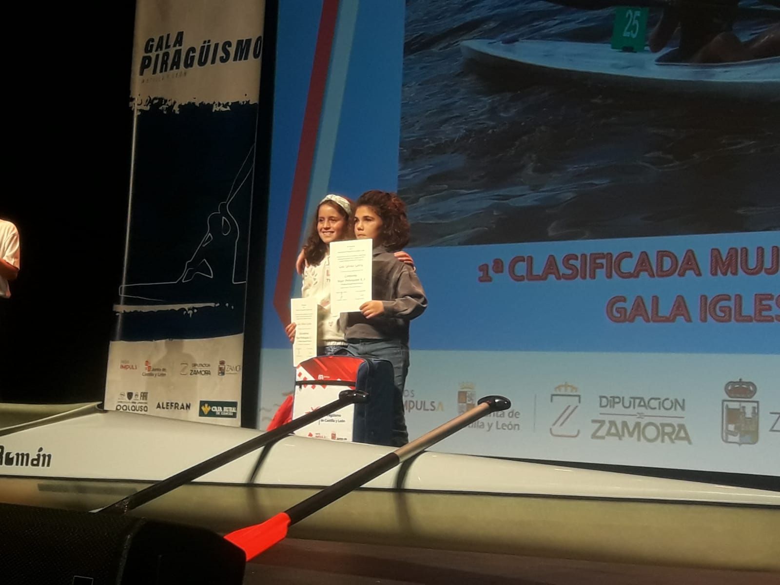 El Amigos del Remo no solo conquista las aguas, sino también las tablas del Ramos Carrión