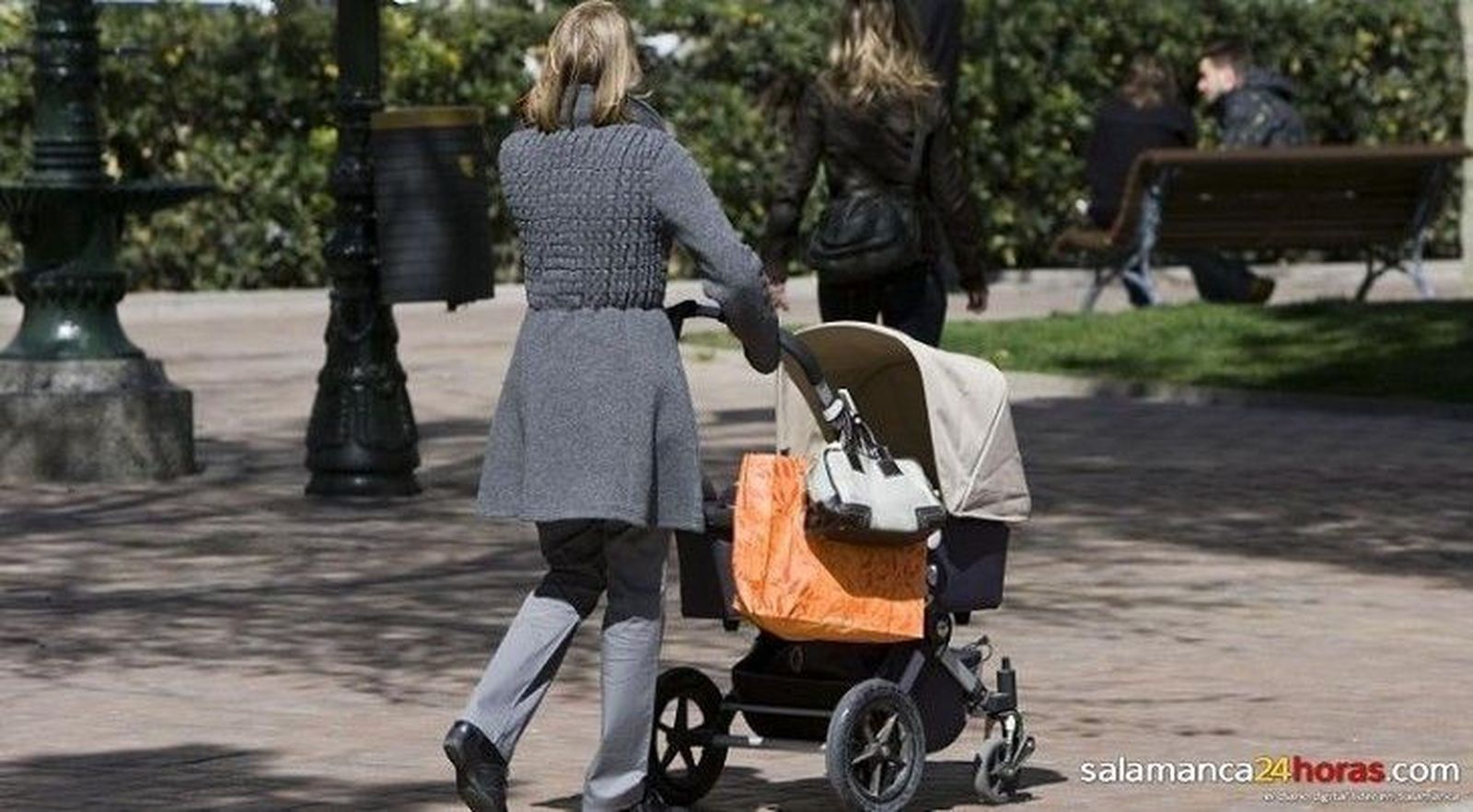 El Ayuntamiento mantiene las ayudas de 300 euros por nacimiento o adopción