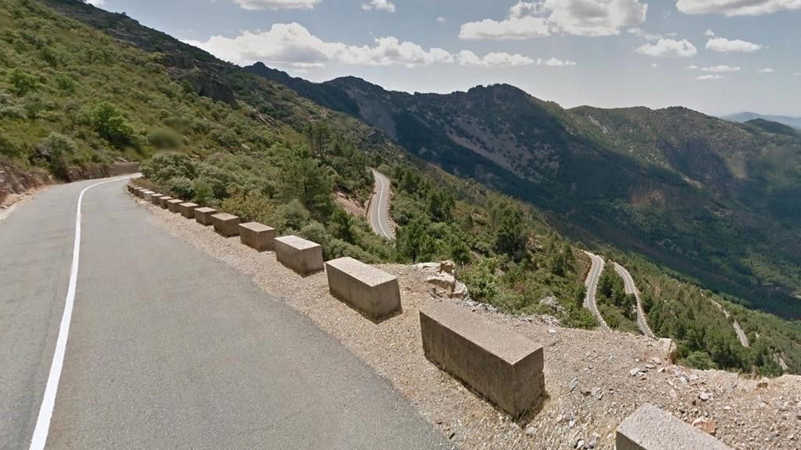 Un desprendimiento obliga a cerrar la carretera a Las Batuecas