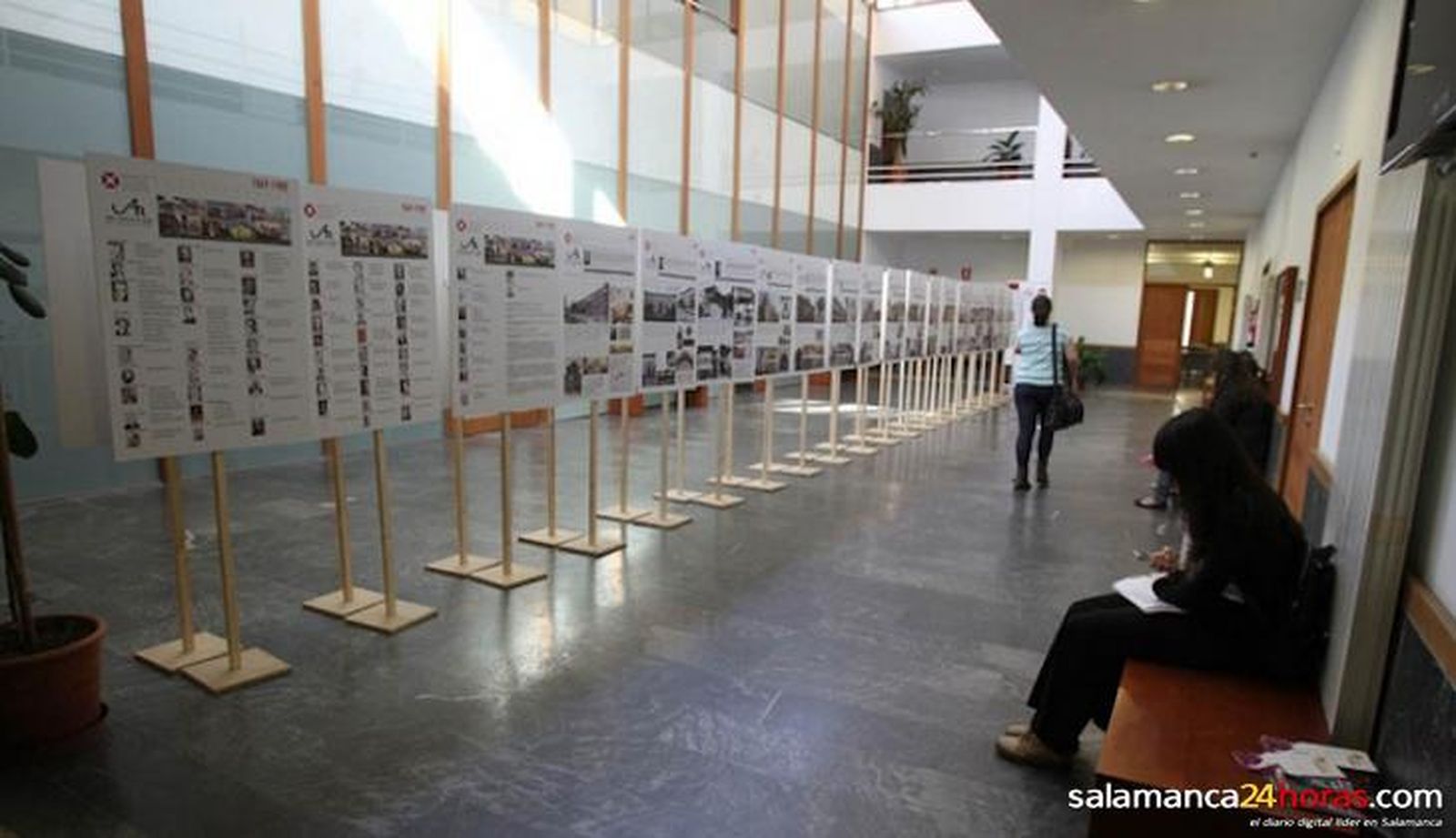 Filología presenta el nuevo lectorado de lengua romana