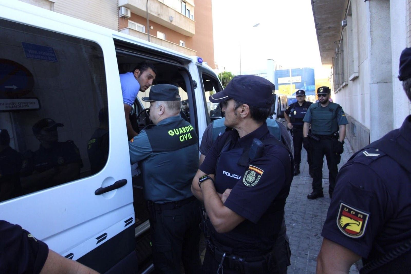 Uno de los detenidos por su presunta relación con el apuñalamiento al jefe de la Policía Local de Punta Umbría.