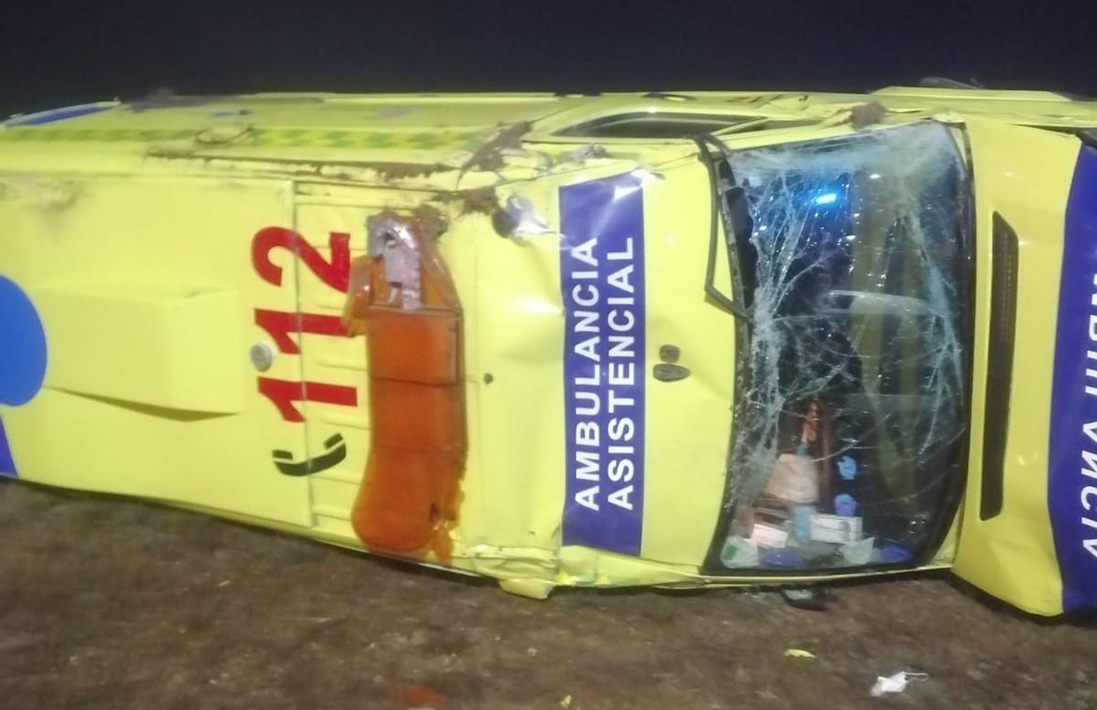 El violento accidente de una ambulancia contra un ciervo deja dos heridos en Zamora