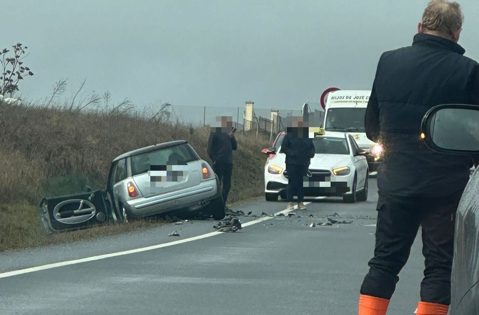Dos vehículos colisionan en la CL-510 en la carretera de Alba de Tormes