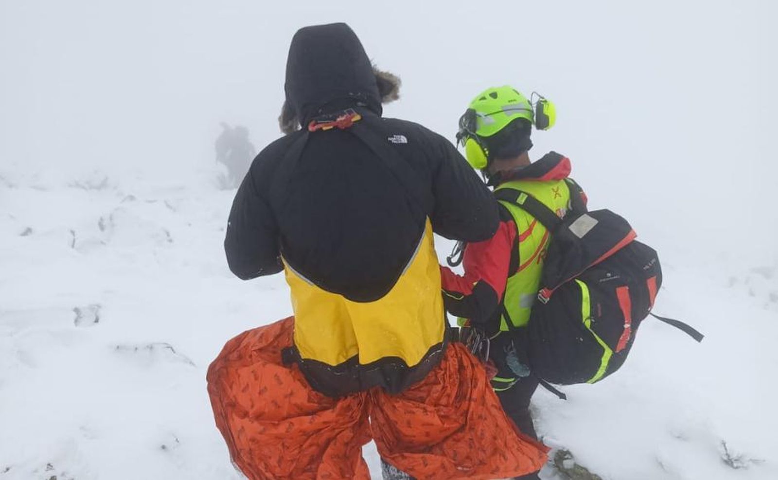 Rescatan a montañero herido en el pico Peñalara, en Segovia. Foto Emergencias del 112 Castilla y León Rescatan a montañero herido en el pico Peñalara, en Segovia. Foto Emergencias del 112 Castilla y León