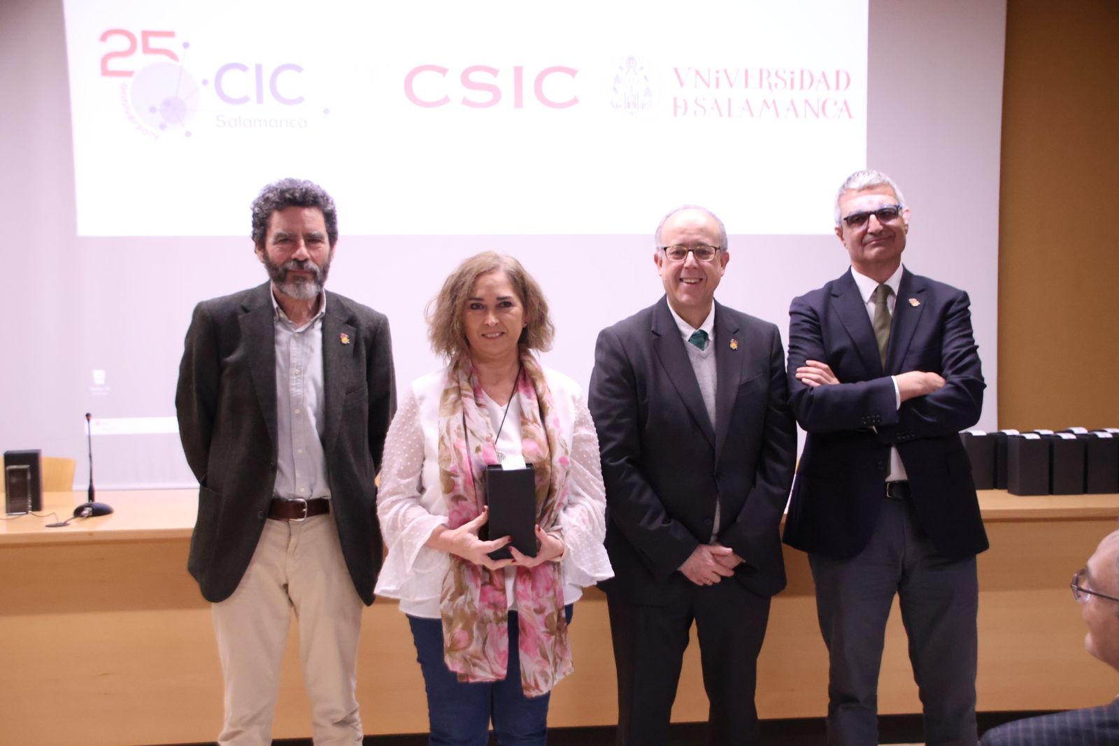 El Centro de Investigación del Cáncer (CIC) organiza un homenaje al personal que cumple 25 años