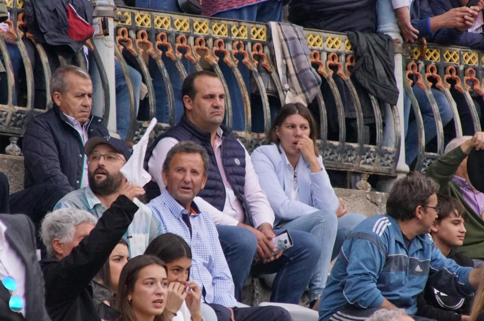 ambiente-en-el-patio-de-cuadrillas-de-la-glorieta-para-ver-a-sergio-galan-diego-ventura-y-guillermo-hermoso-de-mendoza-21-de-septiembre-de-2024-fotos-juanes-49