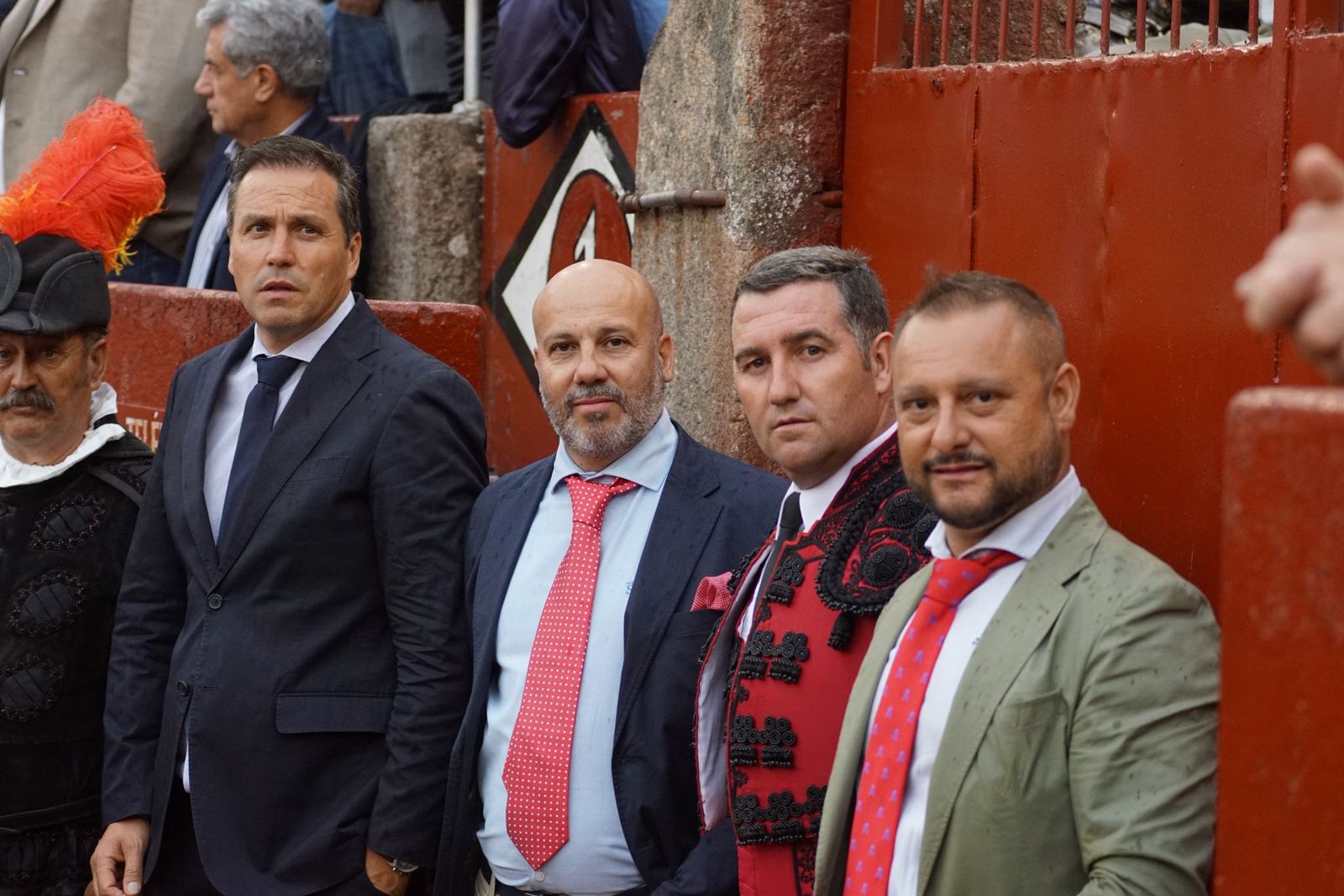 Gran ambiente en La Glorieta para la tarde de toros de Morante de la Puebla, Ismael Martín y Marco Pérez