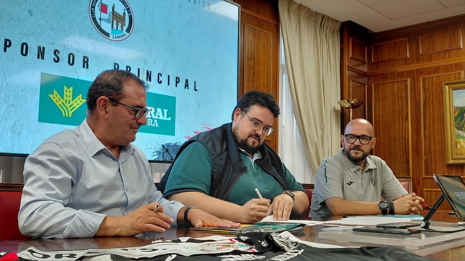 PRESENTACION DE LA FIRMA DEL CONVENIO DEL CD RIVER FÚTBOL SALA CAJA RURAL