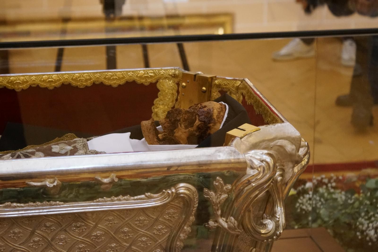 apertura-de-la-basilica-de-la-anunciacion-para-venerar-el-cuerpo-de-santa-teresa-en-alba-de-tormes-fotos-juanes-23