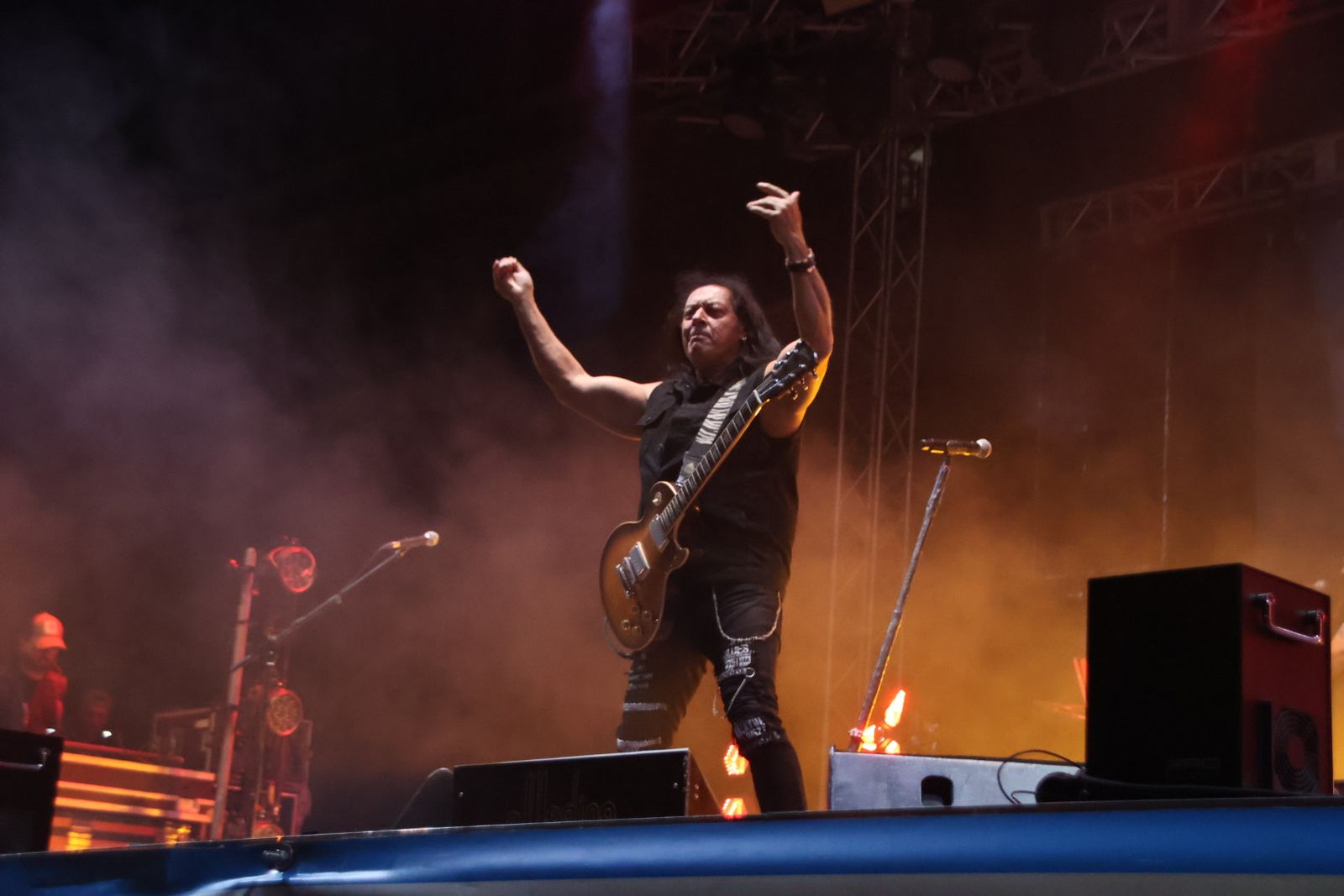 Medina Azahara hace vibrar a la Plaza Mayor de Salamanca con su eterno y emblemático rock