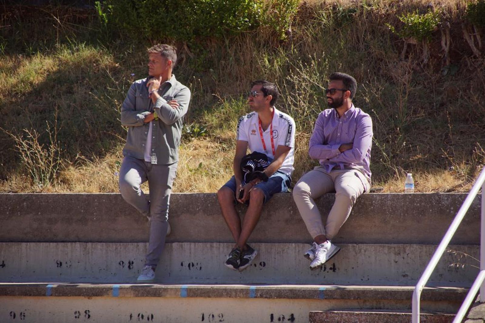 Toni García, Javier Tejedor y Antonio Paz, en el choque ante el Linares en Las Pistas | FOTO SALAMANCA24HORAS.COM
