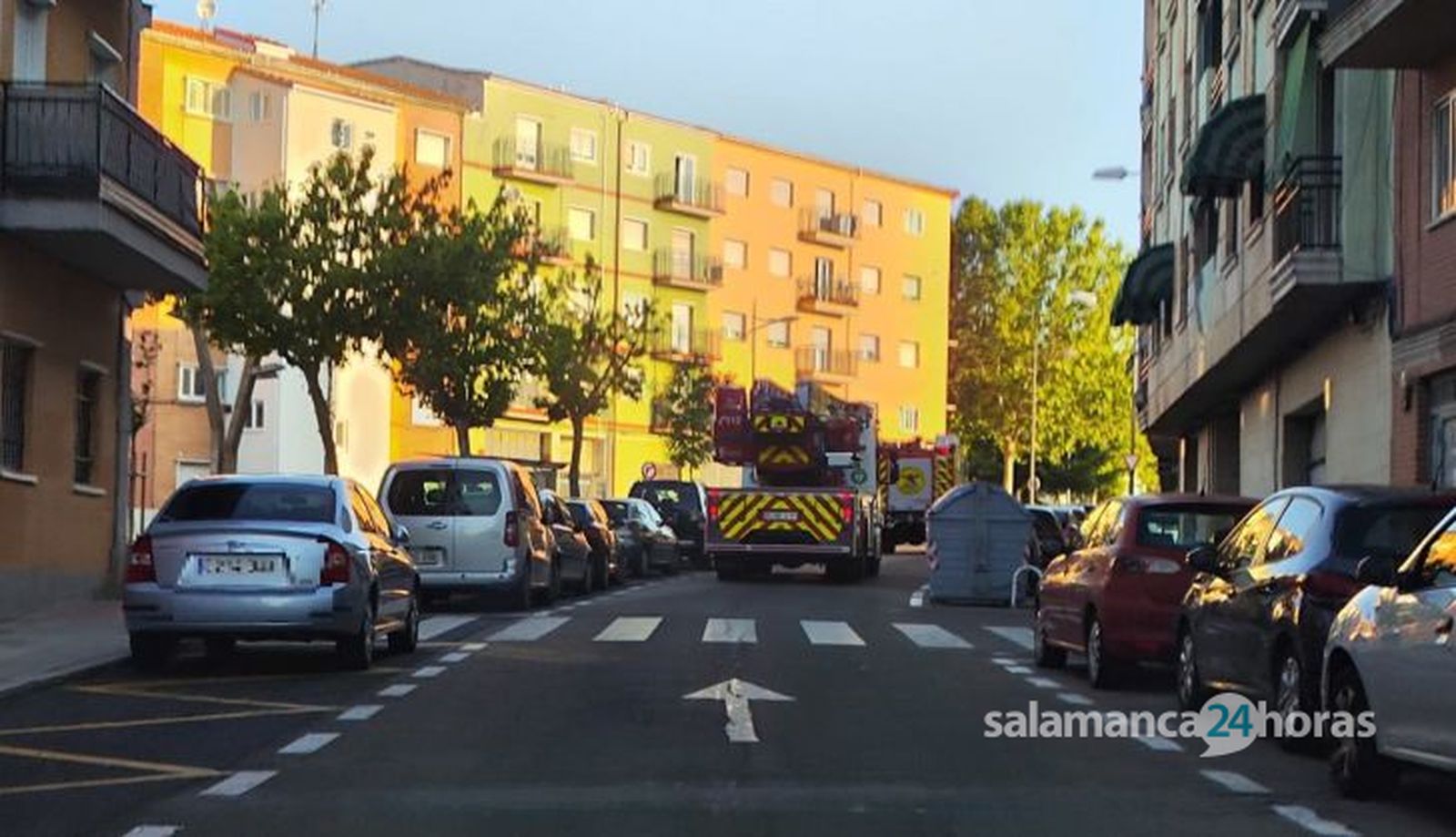 Dos dotaciones del Cuerpo de Bomberos del Ayuntamiento de Salamanca en el paseo del Gran Capitán