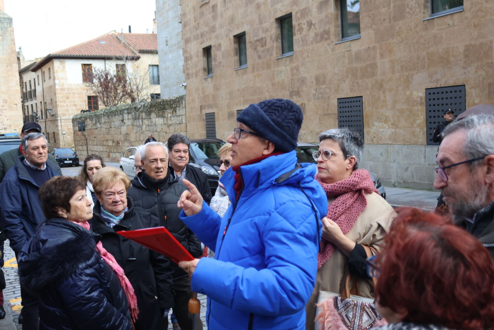 Manifestación por el ex fiscal general frente a la sede de los juzgados