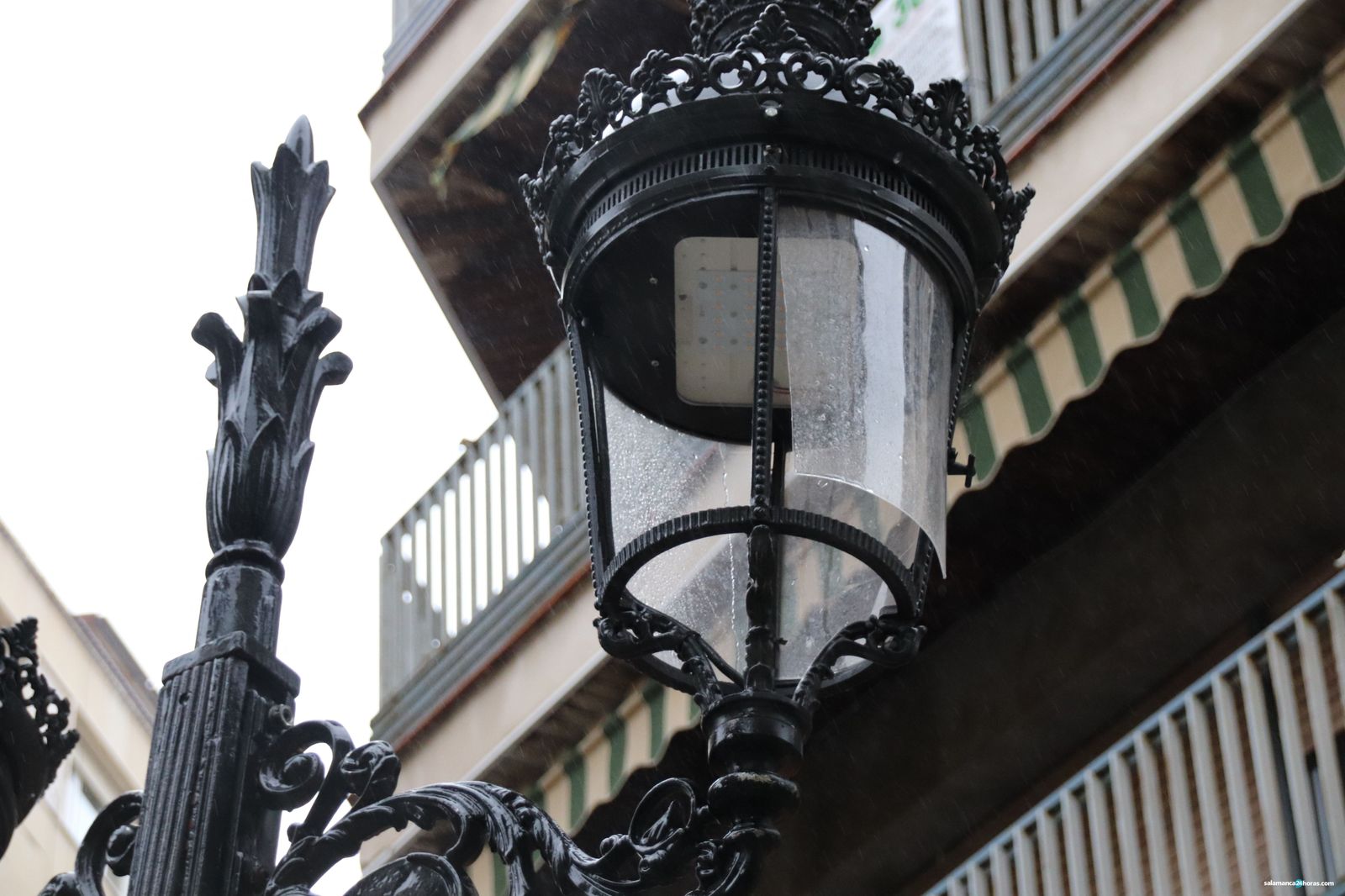 Farola rota en José Jauregui (9)