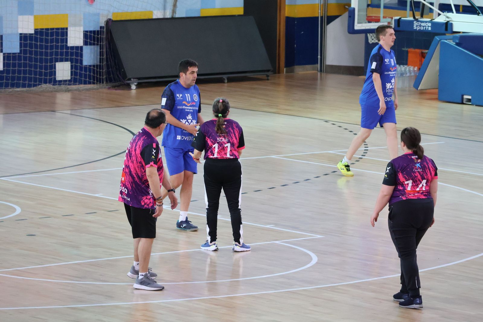 GALERÍA | El pabellón Ángel Nieto acoge el V Torneo de Balonmano Adaptado