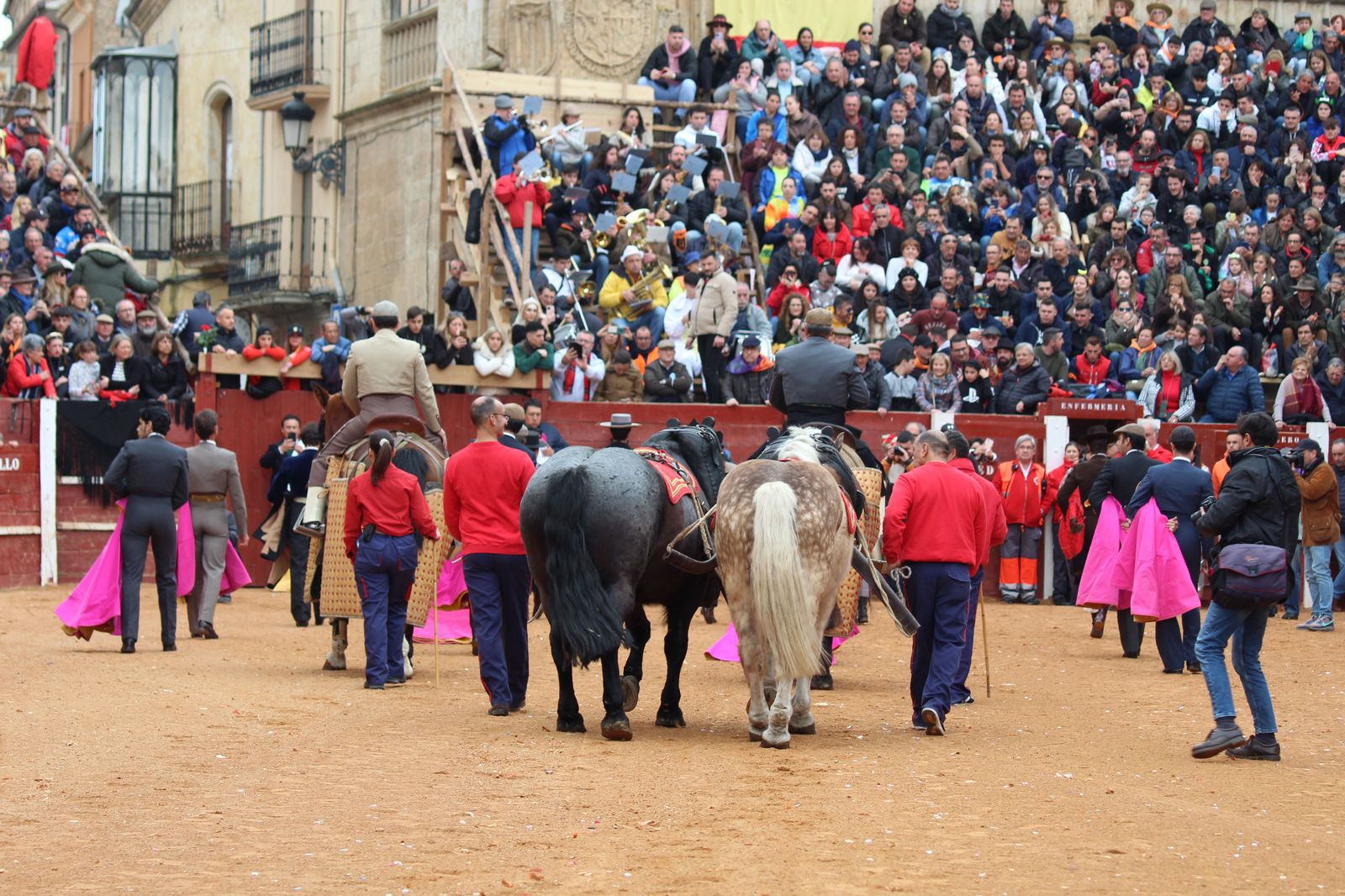 Chaves, El Capea y Pérez Pinto abren la Puerta Grande en el primer festival del Carnaval de Ciudad Rodrigo de 2023