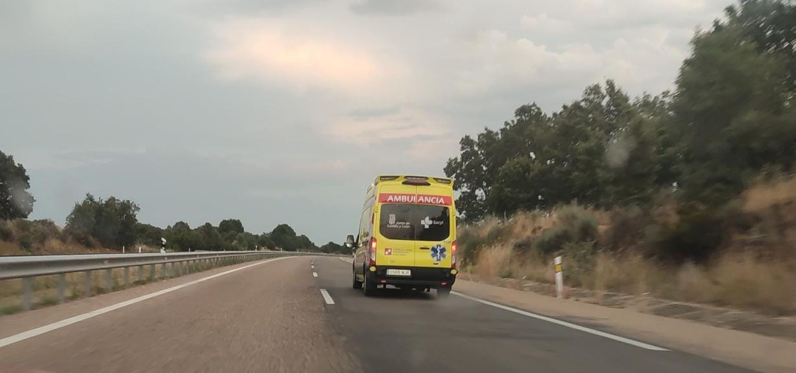 Ambulancia en la autovía A 52 Ambulancia en la autovía A 52