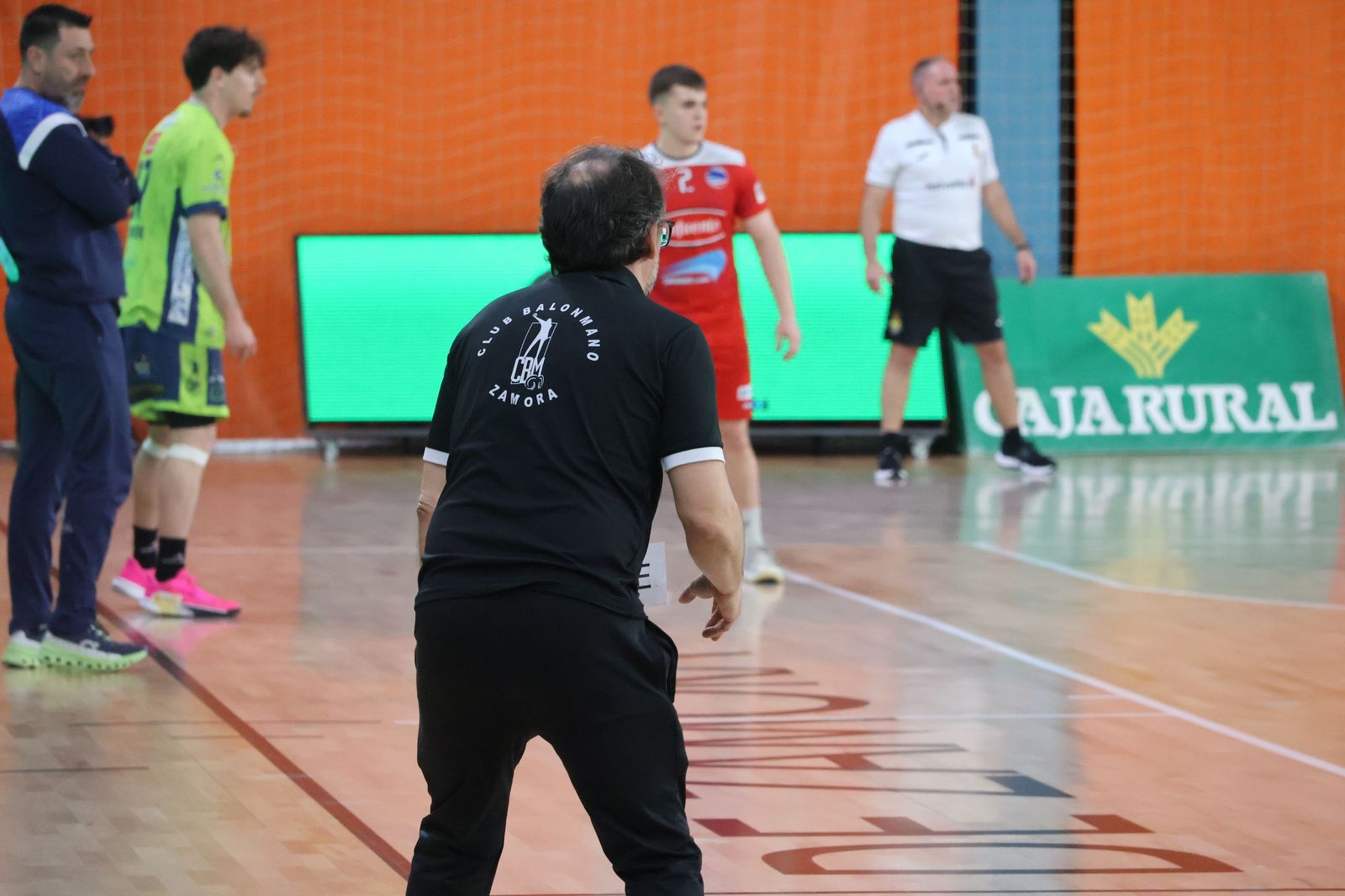 GALERÍA | Revive el apasionante duelo entre el Balonmano Zamora y el Ciudad de Santander