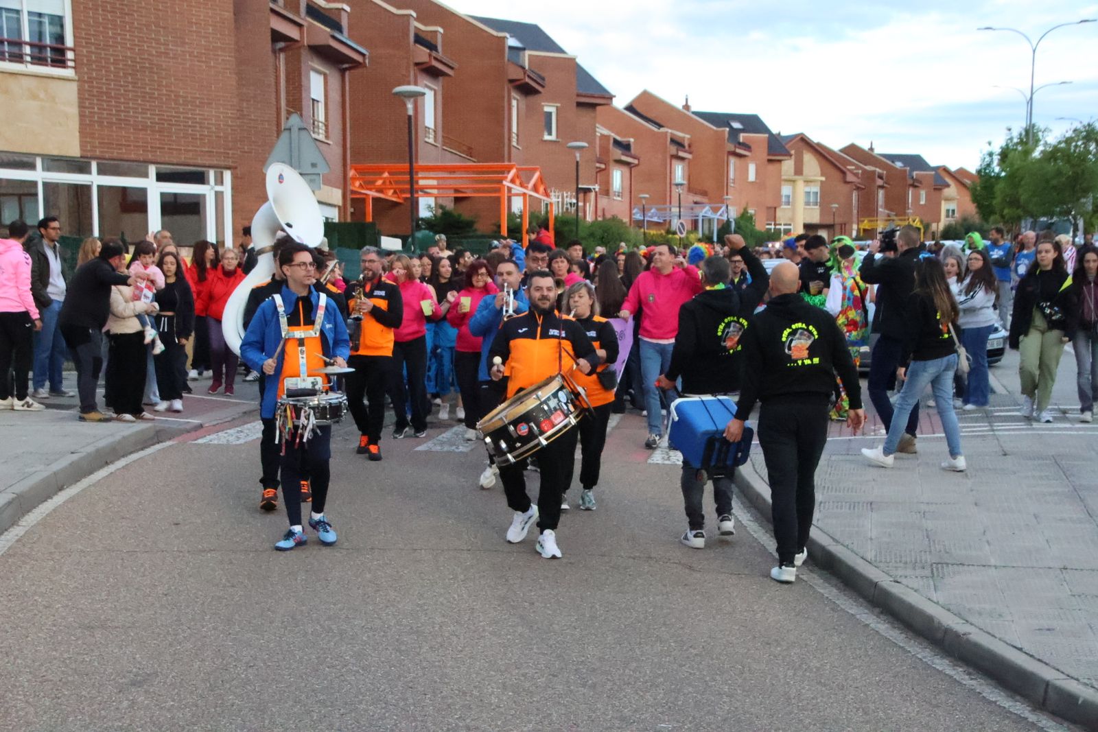  Villamayor, concentración y pasacalles de grupos y peñas