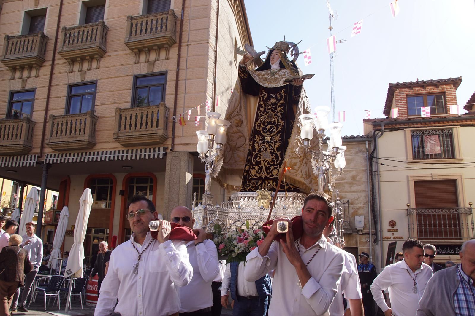 Salida procesión Santa Teresa en Alba de Tormes  (20).jpeg