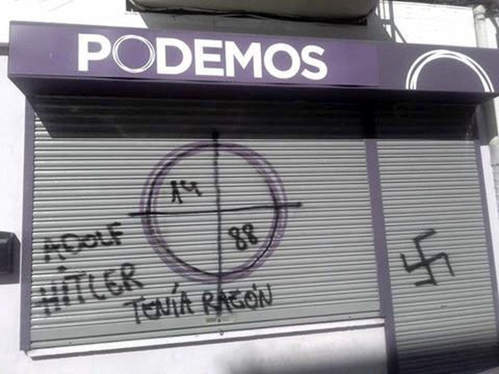 La antigua sede de Podemos amanece con pintadas fascistas
