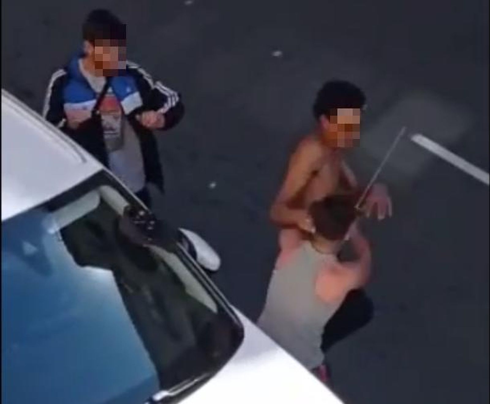 Justo en ese momento es la agresión con la catana