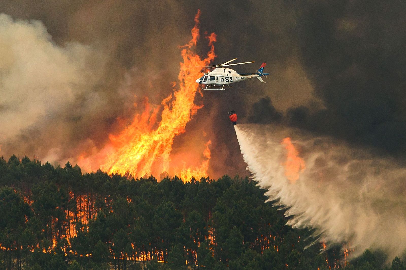 Incendio forestal declarado en Las Hurdes y la Sierra de Gata (Cáceres), muy cerca de la provincia de Salamanca. Vicente / ICAL