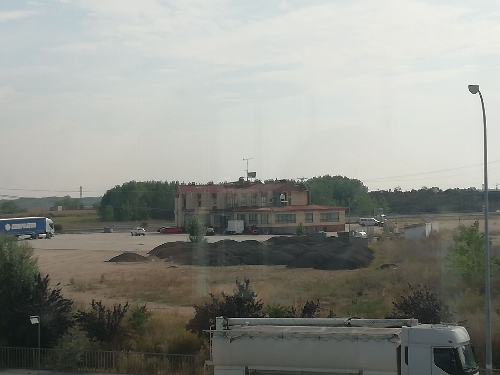 depósito de residuos asfálticos junto al hostal Alameda. Benavente