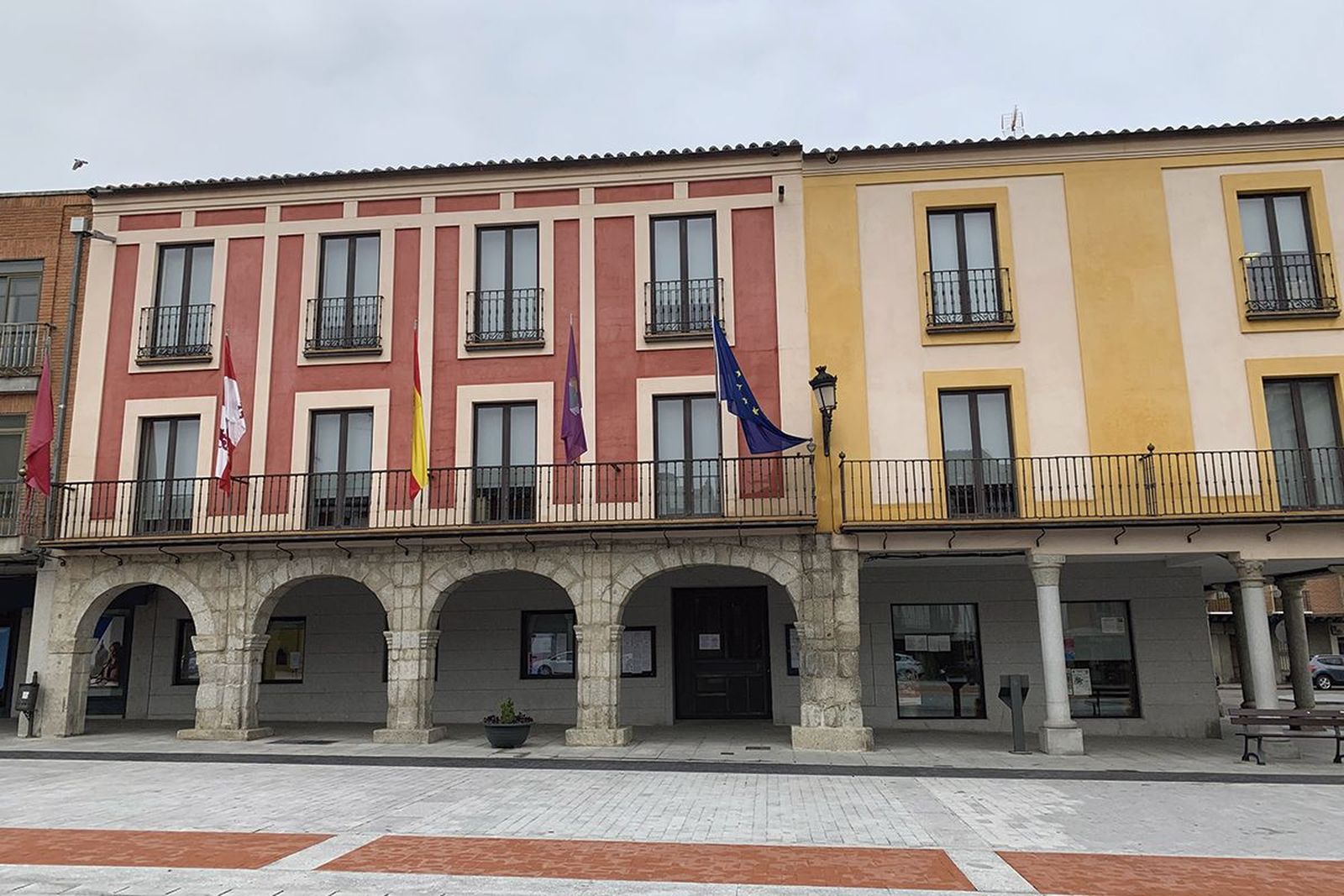Fachada del Ayuntamiento de Peñaranda de Bracamonte Fachada del Ayuntamiento de Peñaranda de Bracamonte