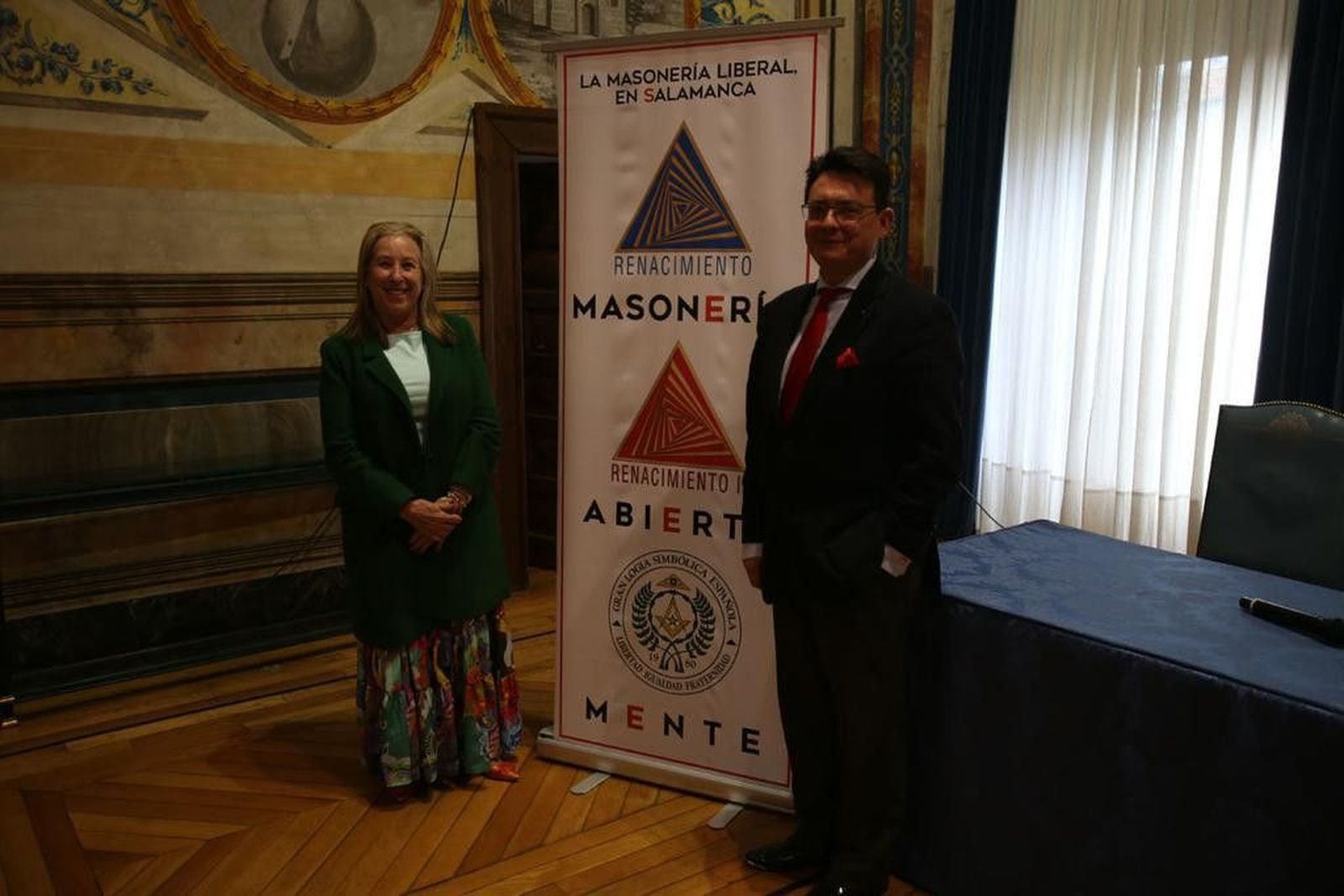 Presentación de un triángulo masónico integrado por hombres y mujeres