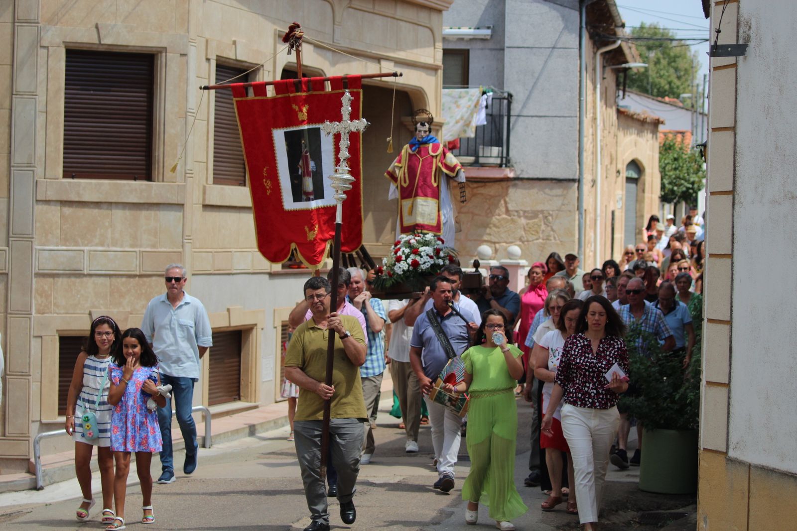 Los vecinos de Rollán arropan a su patrón San Lorenzo