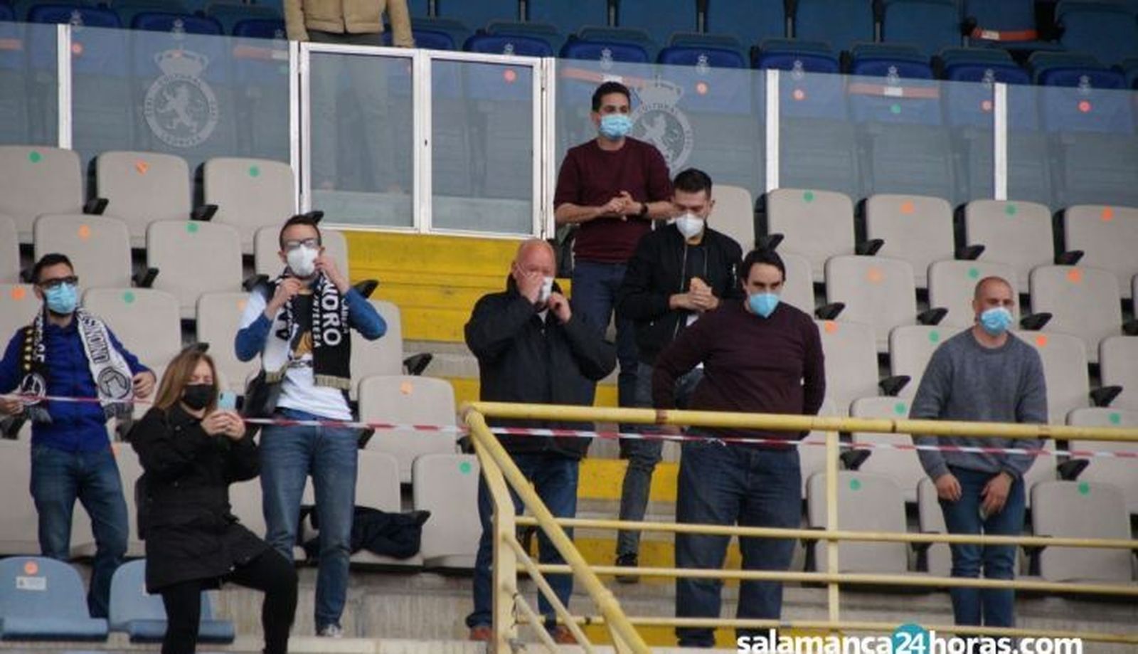 Varios aficionados de Unionistas en la campaña pasada en el Reino de León / FOTO SALAMANCA24HORAS.COM