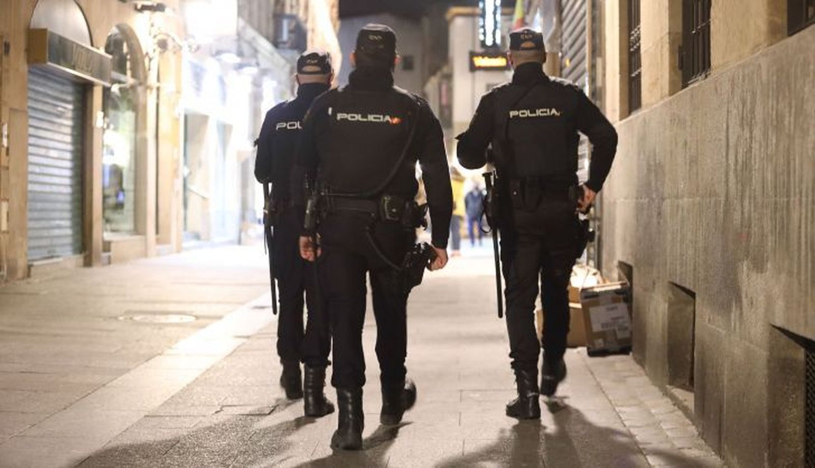 Agentes de la Policía Nacional por las calles de Salamanca. Foto de archivo