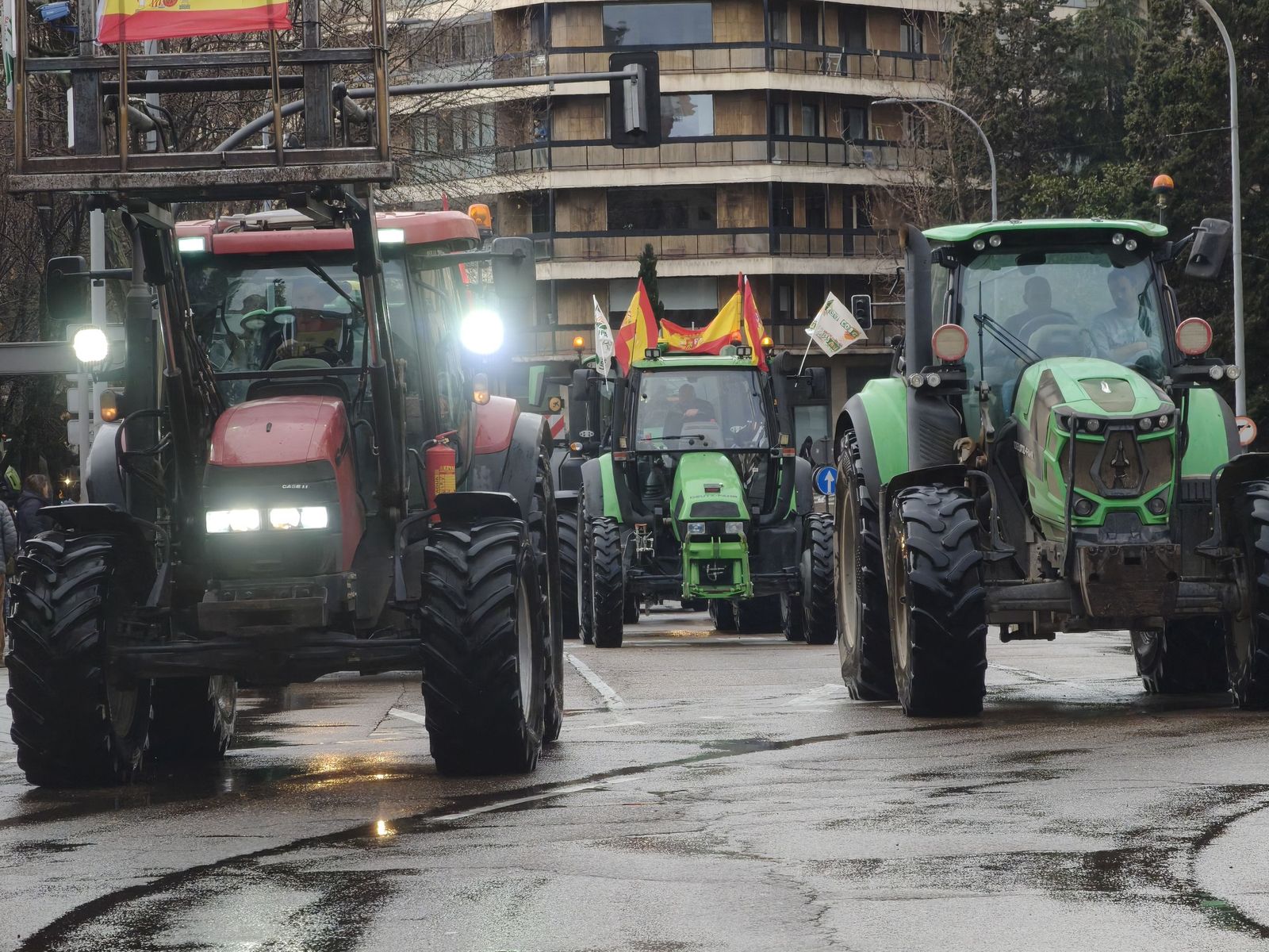 En imágenes la marcha con tractores y vehículos de campo en Salamanca en protesta contra Mercosur