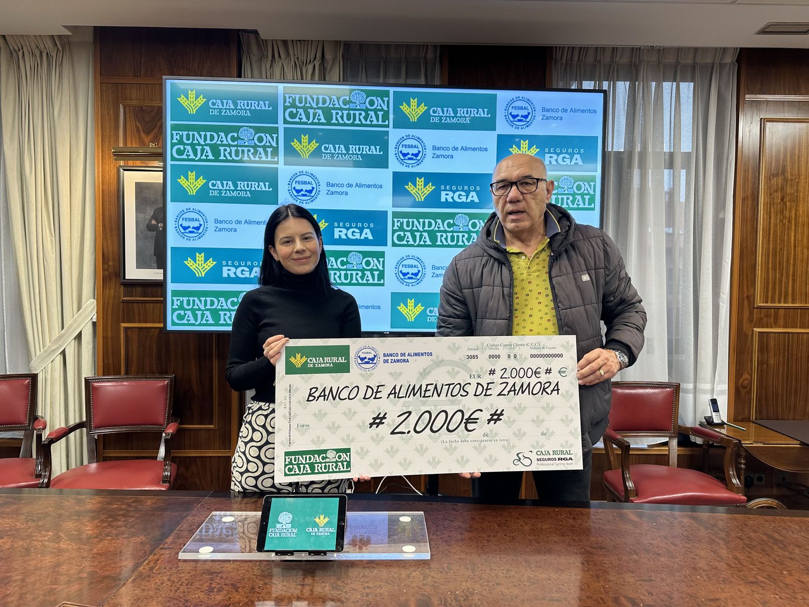 Entrega de la recaudación obtenida al Banco de Alimentos