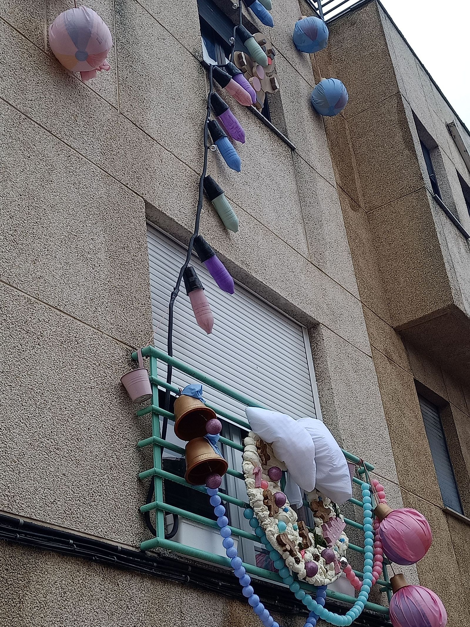 O.J.R. - Decoración navideña situado en una vivienda del camino de Miranda (3).jpg