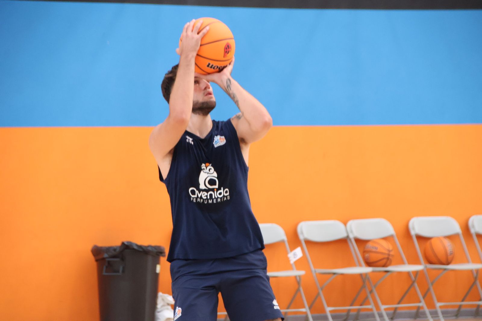 Primer entrenamiento de Perfumerías Avenida de Tercera FEB