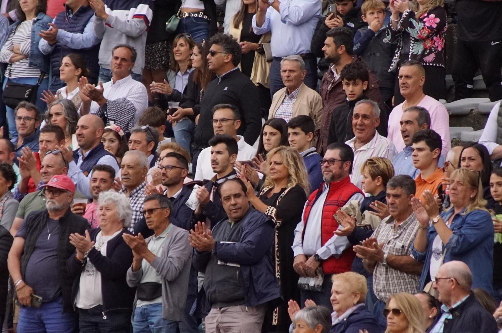 ambiente-en-el-patio-de-cuadrillas-de-la-glorieta-para-ver-a-sergio-galan-diego-ventura-y-guillermo-hermoso-de-mendoza-21-de-septiembre-de-2024-fotos-juanes-37