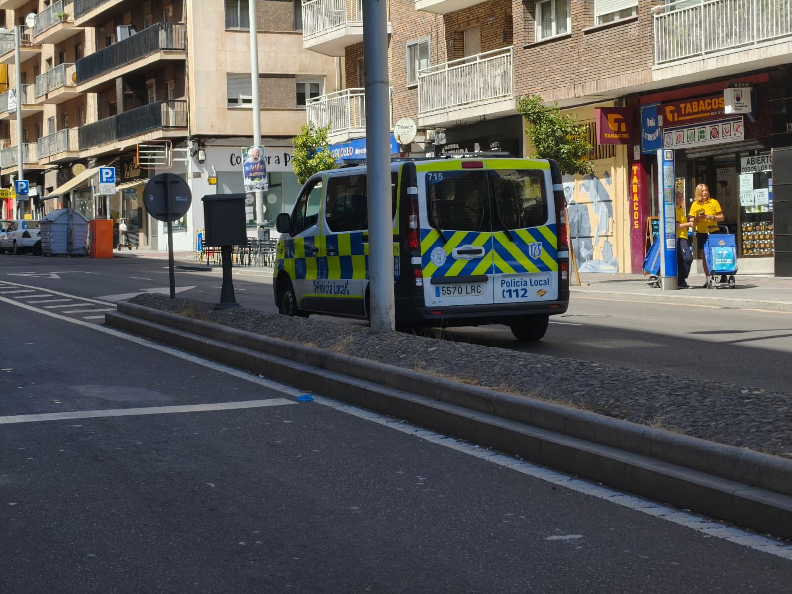 Colisión entre un turismo y una motocicleta en la avenida de Portugal