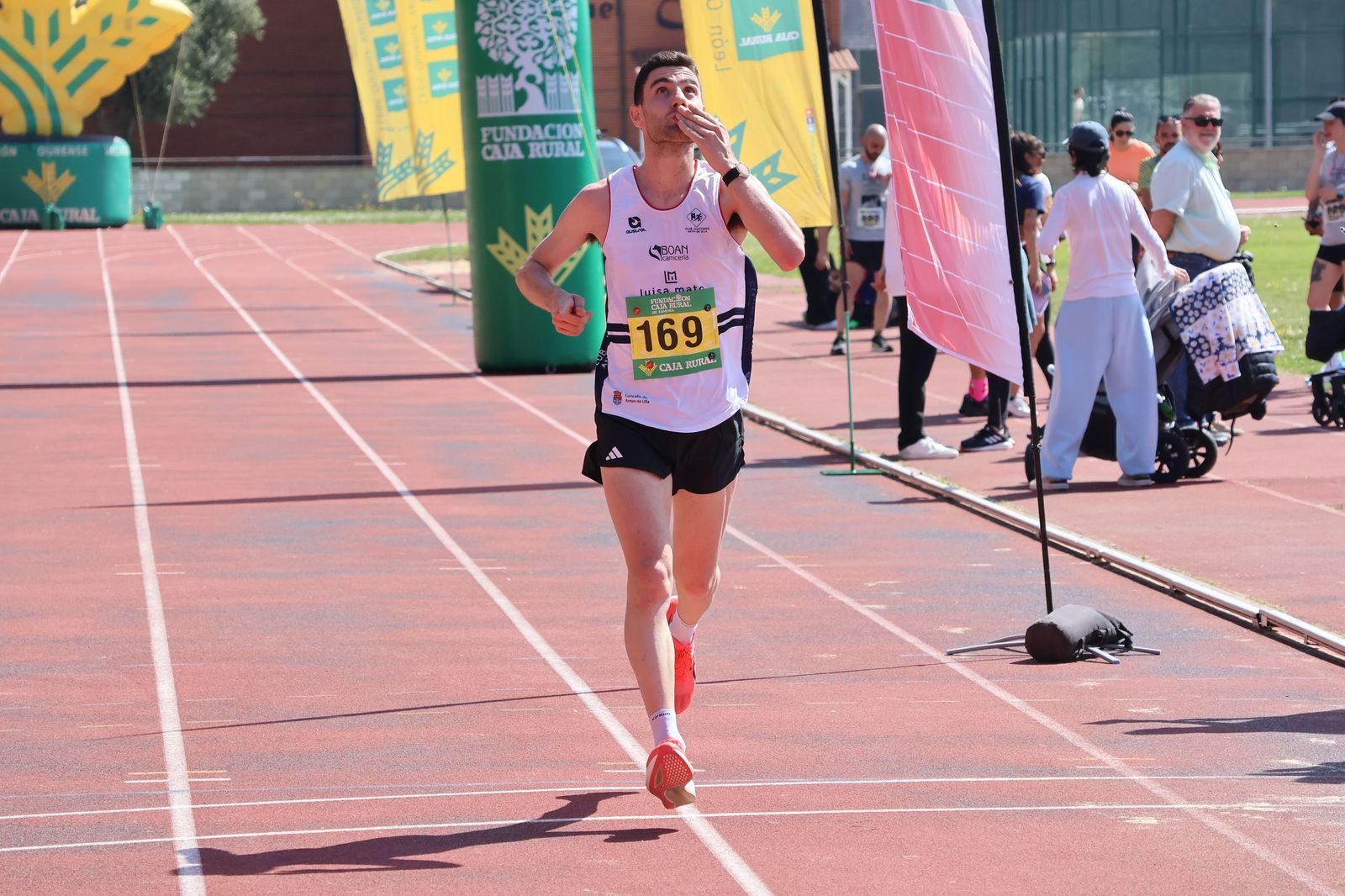 GALERÍA | Revive en imágenes la llegada a meta de los atletas en la Media Maratón de Zamora