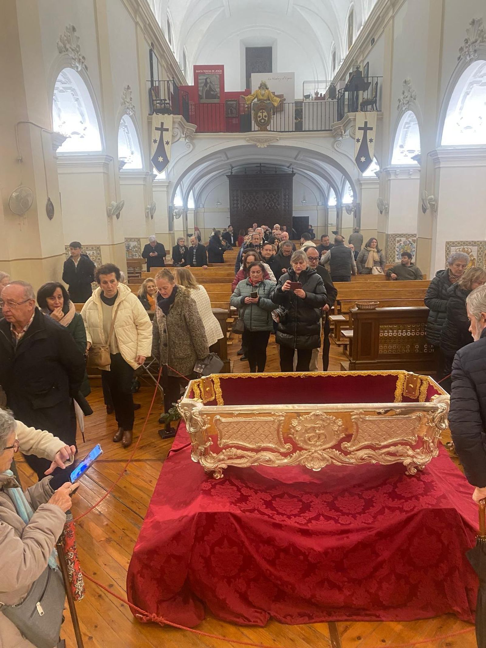 Urna de plata de Santa Teresa expuesta en Toledo. Imagen Carmelitas Descalzos 