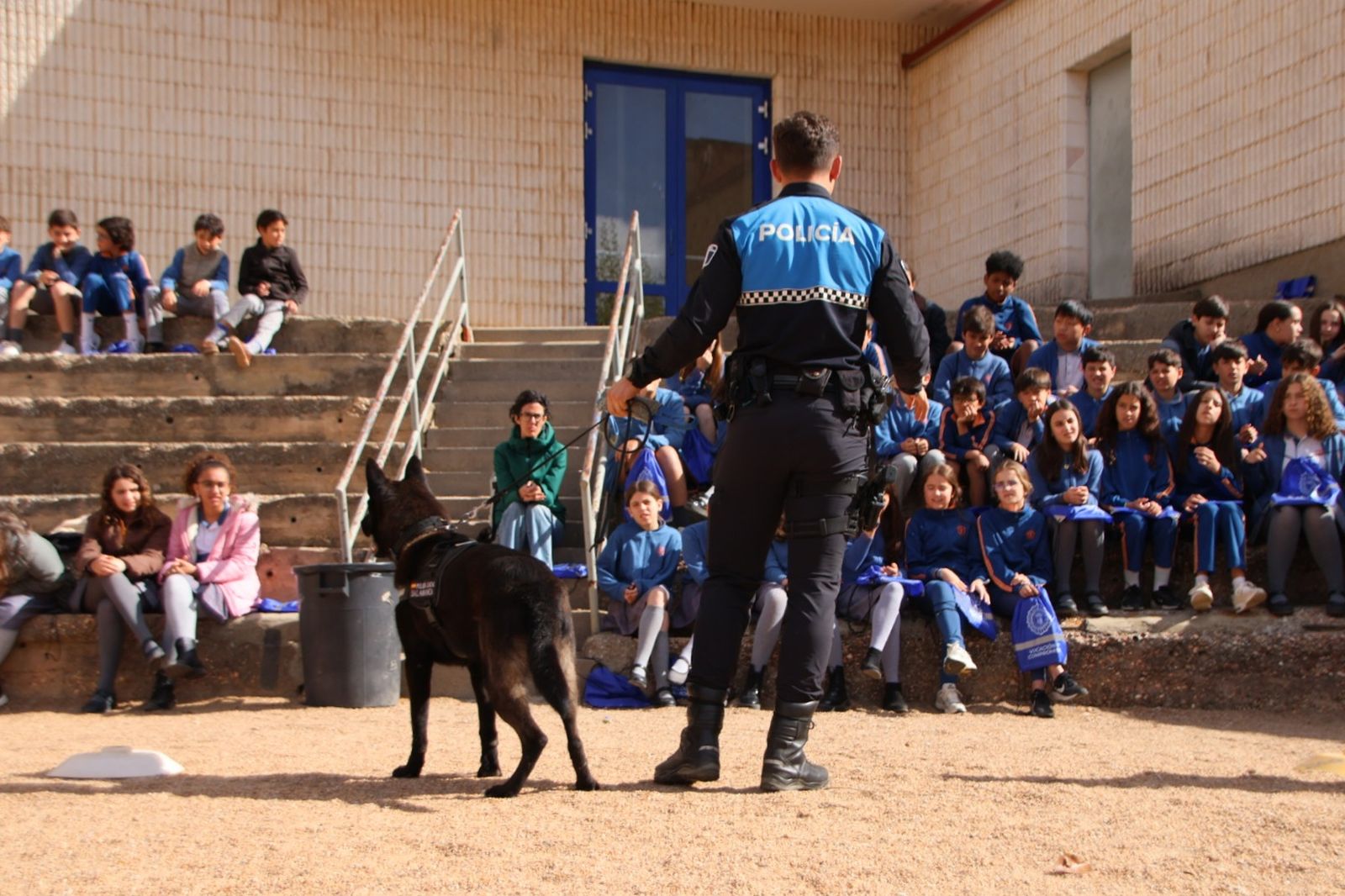 Reportaje perros Policía Local "semillas de conciencia"