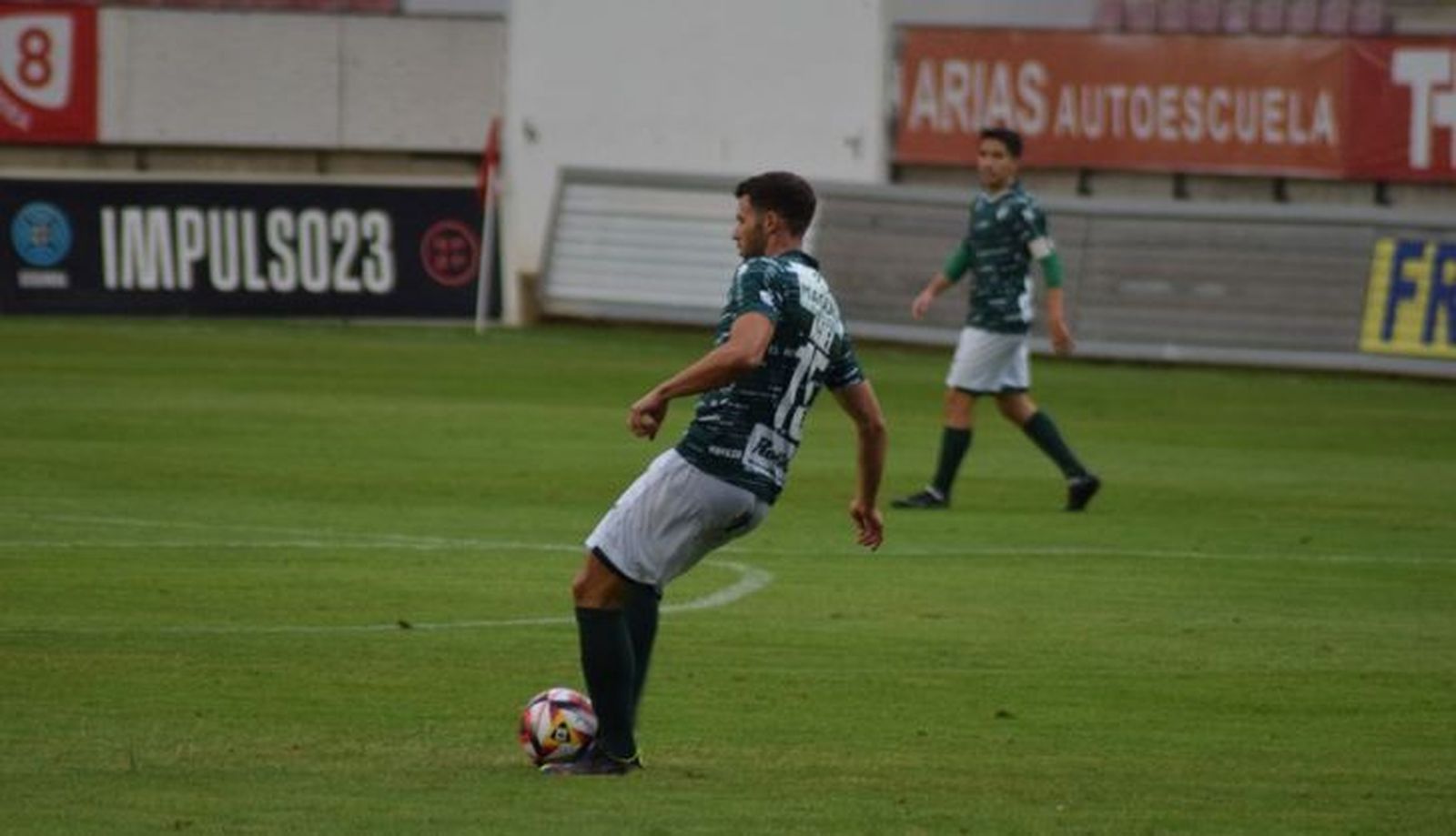 Asiel da un pase en el Ruta de la Plata | FOTO MANEL HERNÁNDEZ