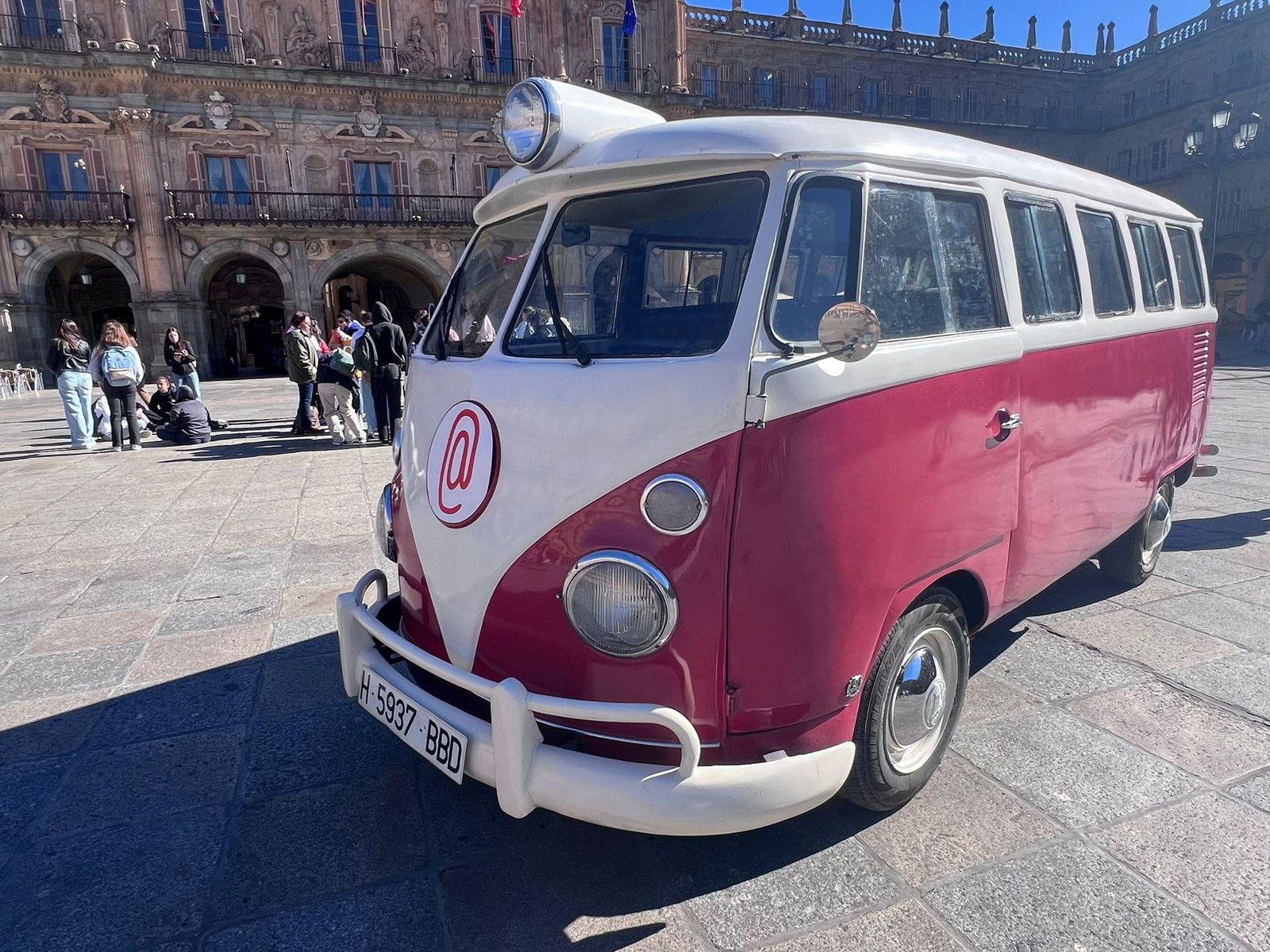 Rodaje de 'La caravana educativa' en la Plaza Mayor de Salamanca